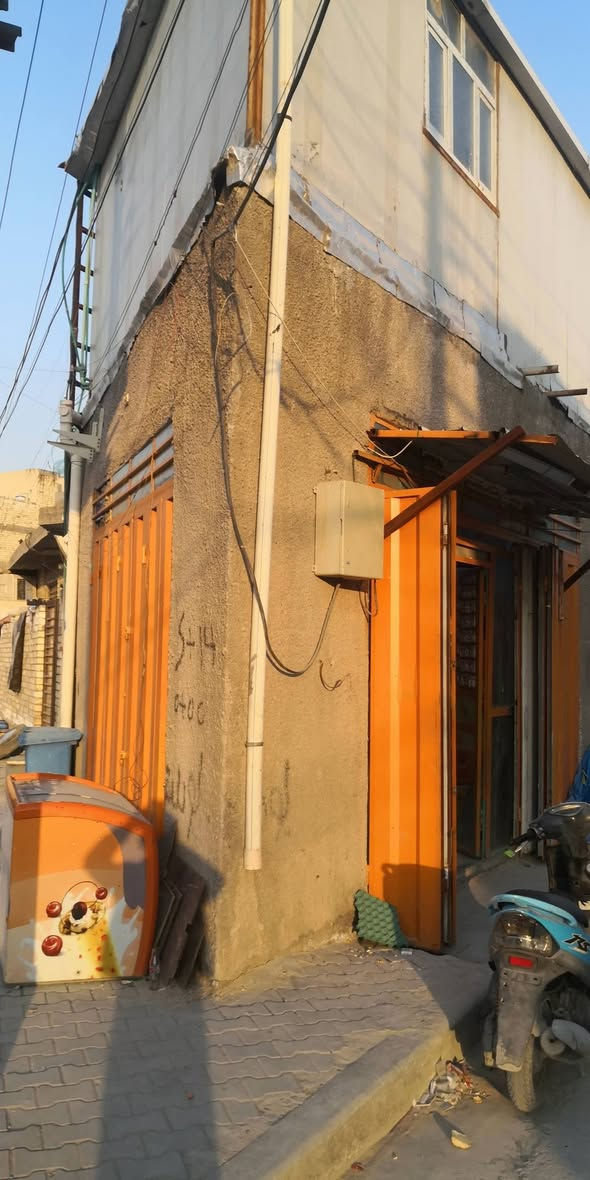 السلام عليكم ورمظان كريم
بنايه مساحه ١٠٠ متر ركن واجه ٢٠ ونزال ٥ وبل عكس هم تصير واجه ٥ ونزال ٢٠ مقاطعه ٢ على ٩ فرع مخبز الساعدي اربع محلات وشقه سندويج درجه اولى كامل الخدمات تبليط مجاري ماء كهرباء طابو زراعي ٢٥ العنوان بغداد لأمين سكينه 
السعر مناسب للاستفسار ***********
