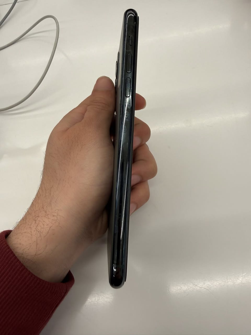 السلام عليكم عليكم 11 برو ماكس بحالة جيدة للبيع ذاكرة 256 بصمة وجه فقط الظهر مفطور بي مناقص غيرها اي شي سعرة 250 الف مكاني بغداد اليرموك ***********
