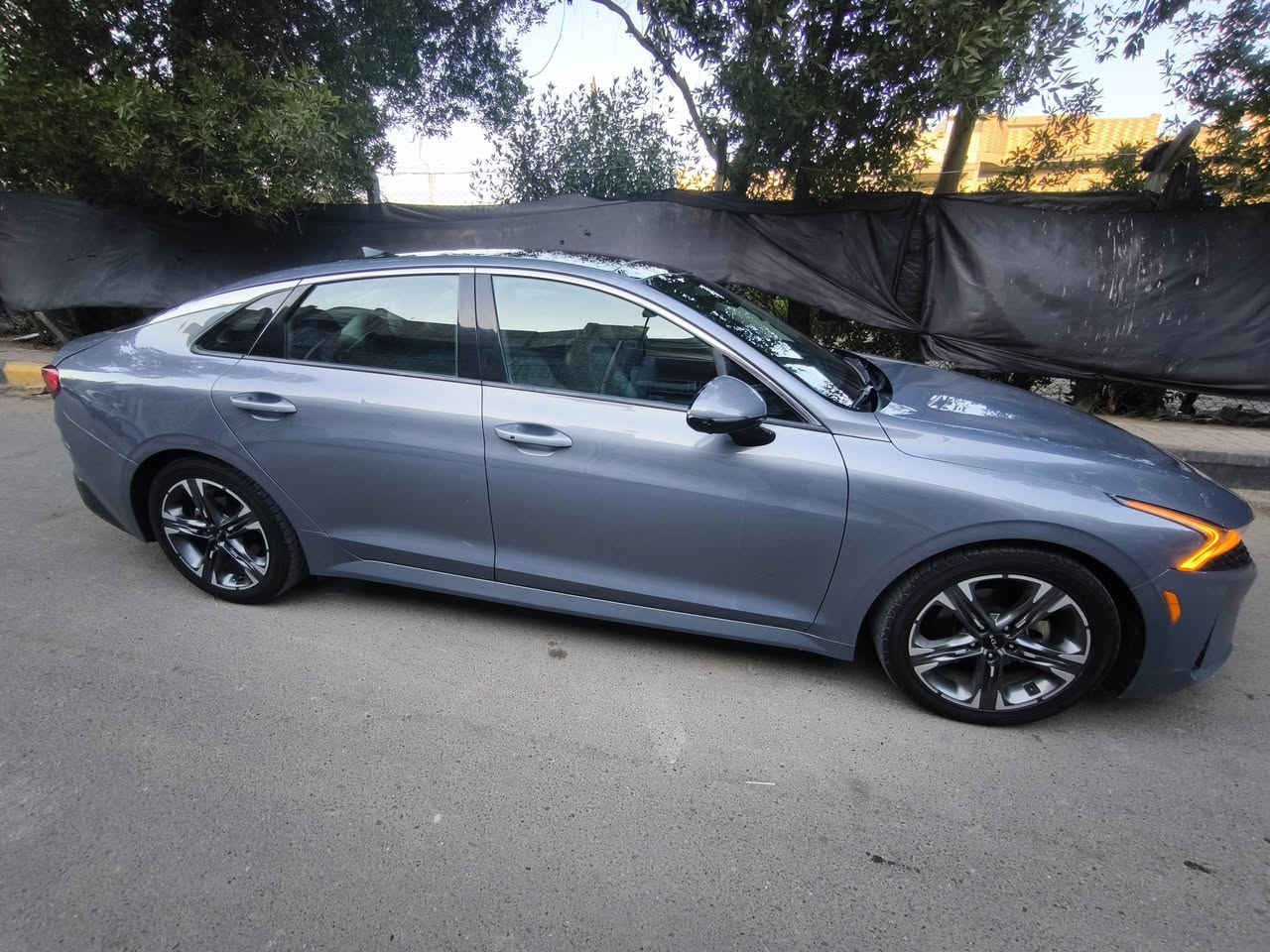 كيا 2022 K5 EX لون معدني فول مواصفات واحد على واحد اعلى فئة
 باقيلهة سنتين ونص وتصير حرة
السياره حادثهة فقط الجمالغ الخلفي جهة السائق .. ((حادث امريكا)) بدون شواصي بدون ايرباك كفالة
وبارد بسيط ((بالعراق)) نص شبر بالجاملغ الخلفي   
بدون ايرباك . 
بجم كبس 
ماشية67مايل
(منظومة غاز اضافة) قبل سنة  شديتهة ام الضمان (الدورة)
المواصفات EX فول 1/1. 
1- بصمة ابواب + تشغيل عن بعد. 
2- شاشة حجم كبير + داخل صاج ملكي. 
3- رادار امامي وجانبي وخلفي و بريك طوارئ وحساسات خلفيه. 
4- هاندبريك بصمة +ميموري كشن + تبريد وتدفئه كشنات وتدفئه استيرن + كشنات الاماميه كهرباااء.+شحن واير ليس. 
5- صندوق ذكي يفتح عند الاقتراب
6- بك لايت لد كامل. 
7- ويل كب  18
8- تبريد شاشة منفصل+ قطعتين تبريد. 
10- سياقة الكترونية + تحديد مسار.  
12-  نظام الترحيب الصوتي + الشاشات. 
13-  اناره داخليه لمس. 
14- تبريد شاشة منفصل. 
15- 4 وضعيات قيادة بل ماوس  
16-اوتو هولد للتوقف الالكتروني بل ازدحام. 
17- محرك 1600 turbo 🚀🔥
18-كامرة 360 درجة يعني خمس كامرات
كفالة كير محرك صدر تايرات سيارة جديدة مال جناي .
--معوقين بغداد--
ضمان الوكالة العامة والتحويل.. السيارة بيهة قسام شرعي كامل+ وكالة عامة
170 بيهة مجال بسيط  
مكاني 🌎 بغداد / م الصدر 
***********
