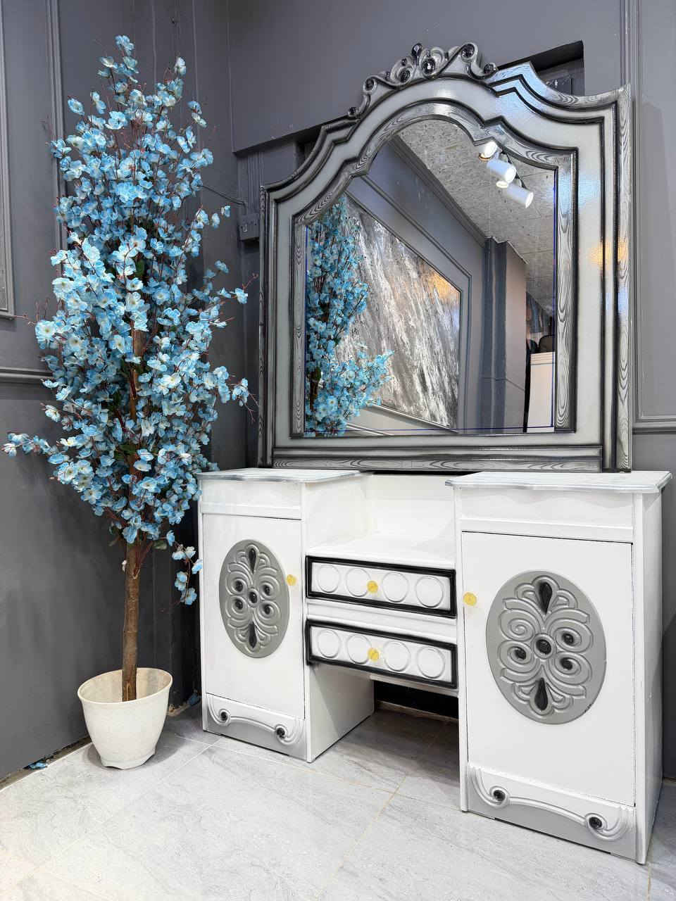 متوفر الان موديلات جديدة  
غرفه نوم نجارة عراقية  موجود توصيل و شد لكافة المحافظات للحجز والاستفسار مراسلتنا على الخاص او على رقم الواتساب / ***********
