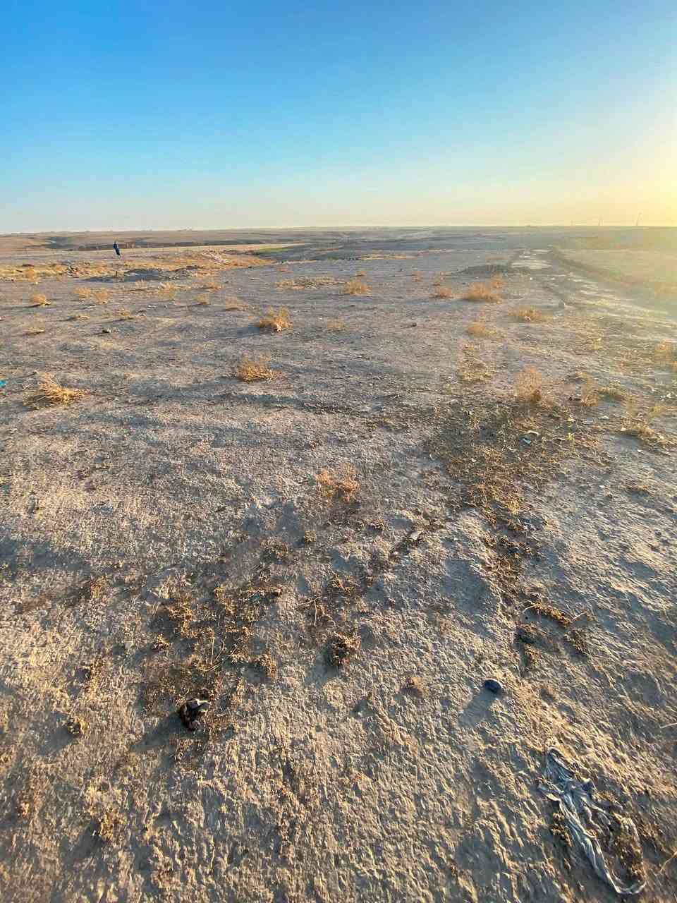 السلام عليكم 
قطعة ارض للبيع في منطقة عين عيسى قرب دار الاستاذ لؤي الموسى 

مساحة القطعة 800 متر 
سعر المتر 8 وقابل للتفاوض 
ارض مرتفعة ومناسبة للسكن ويبعد عنها الماء والكهرباء والتبليط تقريباً 100 متر 

الاستفسار اتصل : ‭***********‬
— في ‏الشرقاط اجميله الجزيره‏.
