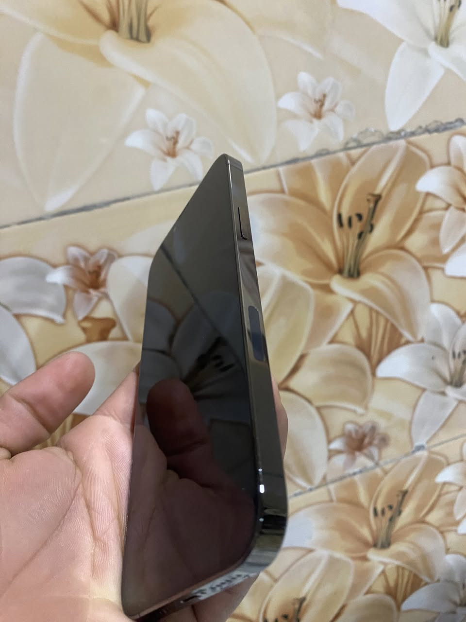 ايفون 13 برو ماكس          

ذاكرة 256 
بطارية 83 🔋               نضافه 99%
تك نموذج m 
شرط ممفتوح  
السعر 700 وبي مجال بسيط 
خاص او اتصل                           ***********
