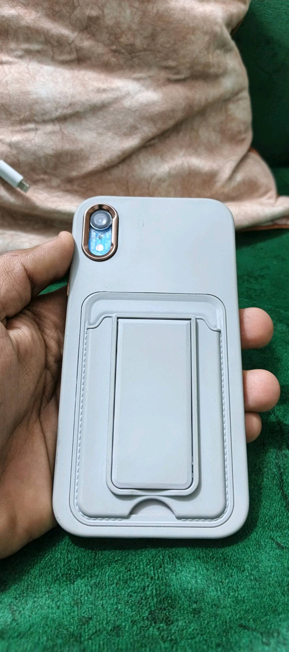 اكس ار جهاز فول كفاله فقط السماعات والضهر مكسور الباقي كله كفاله عامه جهاز تاخذه كلي رحمله والديك سعر 160 الف بي مجال 👍🏻 موجود وتساب ✈️