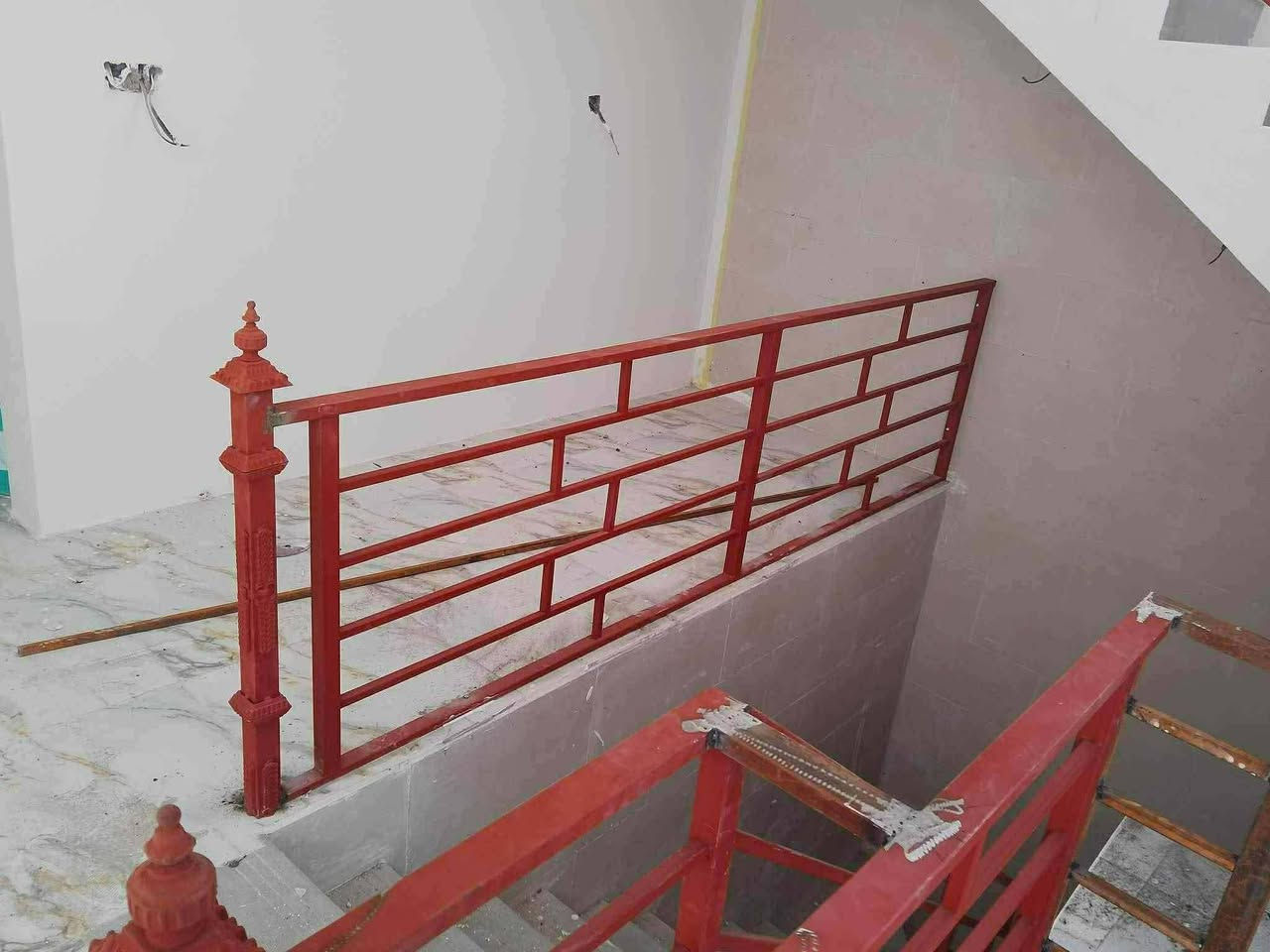 السلام عليكم) نعمل كافه انواع الحداده ابواب شبابيك محجرات سقائف
العنوان رفاعي فرع ابو الماش  وبسعار مناسبه جدا
***********تصال او واتساب
