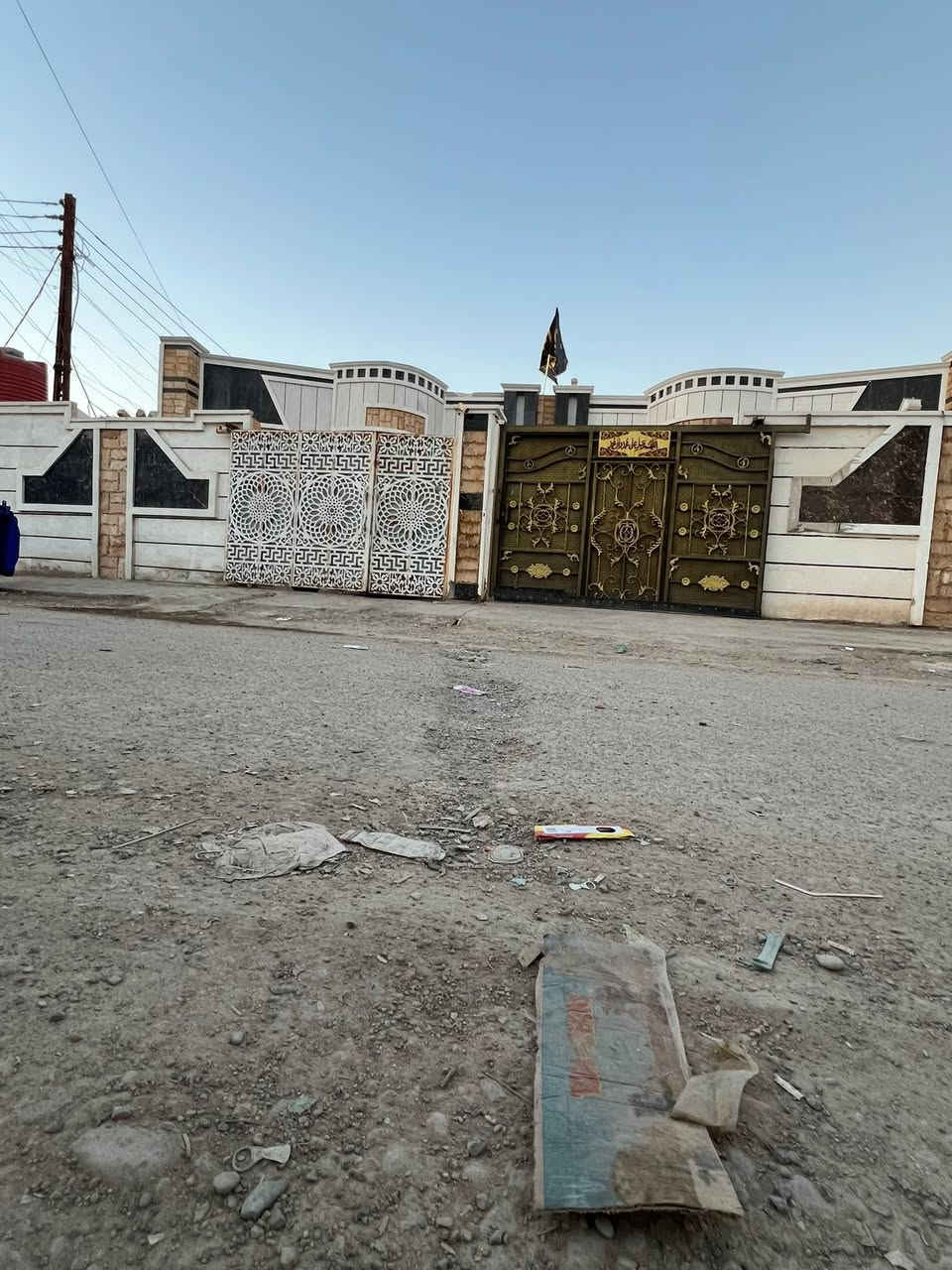 🏠 بيتين توأم للبيع 🏠🏠  
📍 بغداد | النهروان - 9 نيسان م
📐 كل بيت 200م - واجهة 8 نزال 25
🛏️ غرفتين نوم + استقبال + صالة +مطبخ 
🚿 حمامين 
📞 ***********
