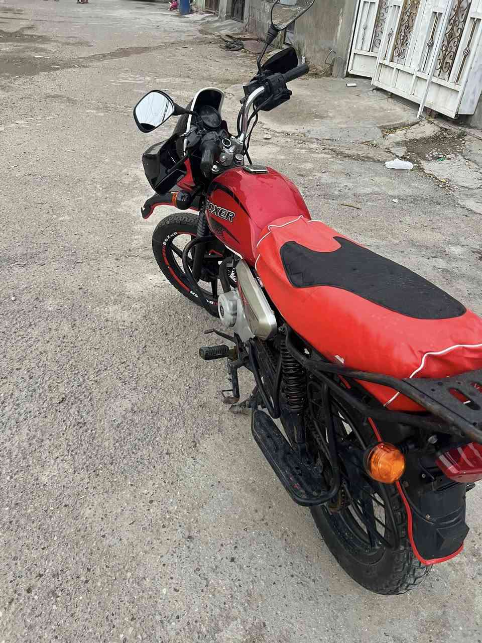 السلام عليكم بوكسر موديل ٢٢ مكينه كير كهربائيات كلها كامله تجفيت جديد دراجه سلف هندر كله شغال مكينه خرسه نقصها فقط باتري اوراقها ضايعه مكفوله سرقه وعشاير *********** السعر ٨٠٠ وبيها مجال مكان البياع
