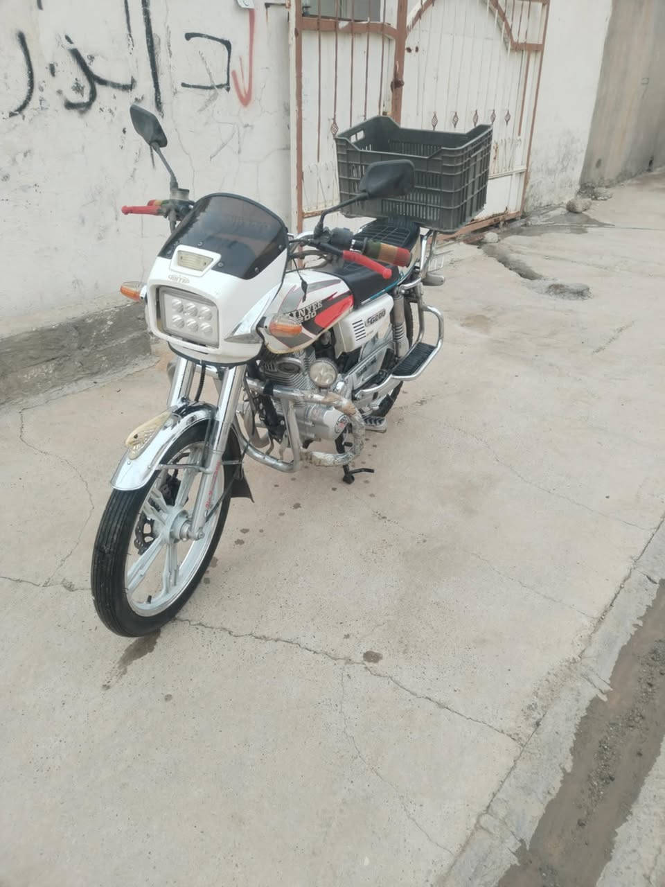 دراجه جني  محرك 200 
للبيع   
رقم الهاتف ‭0782 918 8832
السعر 650وبي مجال
