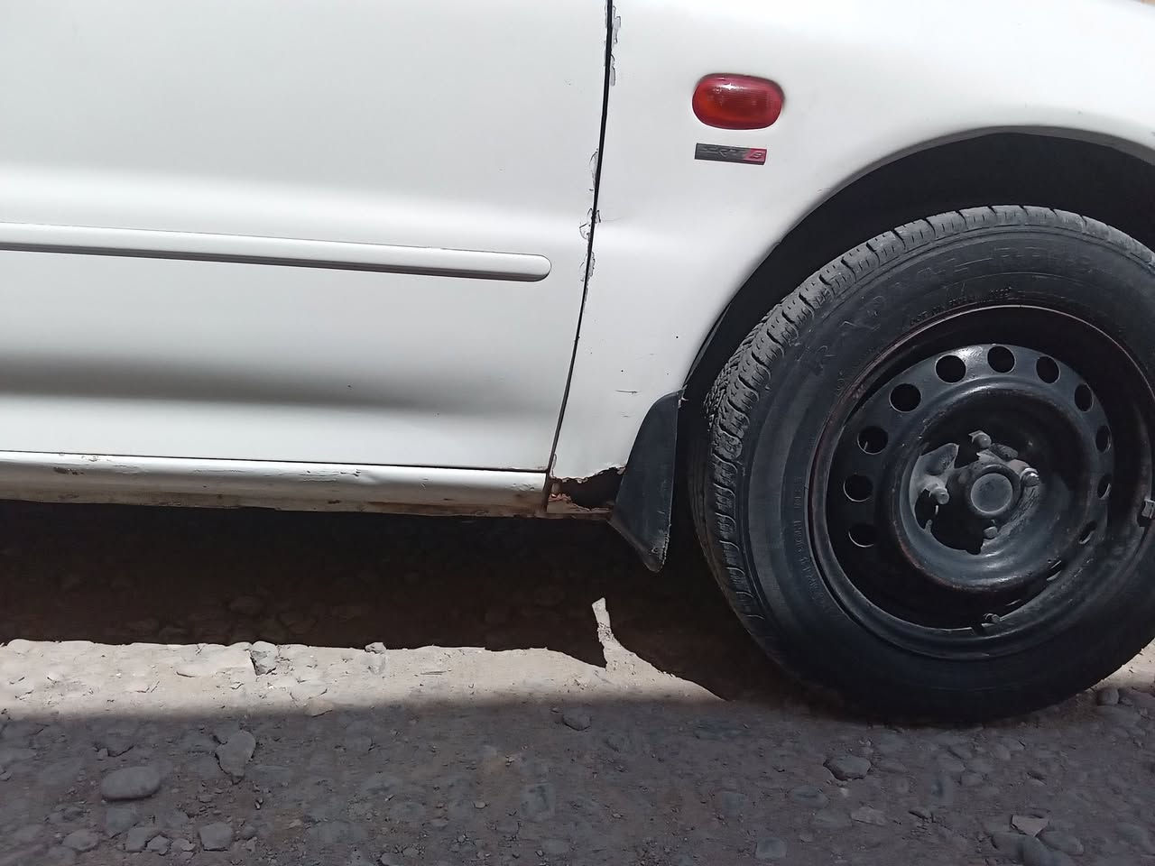 للبيع ابرَتون ٢٠٠٢ رقم انكليزي بسمي سنوية ٢٨ مكان واسط الحفرية مصبوغة عام. رقم ***********
