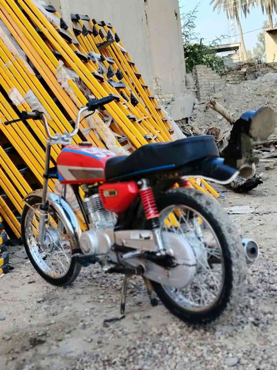 سلام عليكم دراجه انتنس لبيع لمحرك 23 وشاصي 16 أوراق لمكان حله محاويل انتصل عرقم *********** وسعر 450 وبيه مجال شي قليل ما متواجد خاص اخيك لا طب خاص
