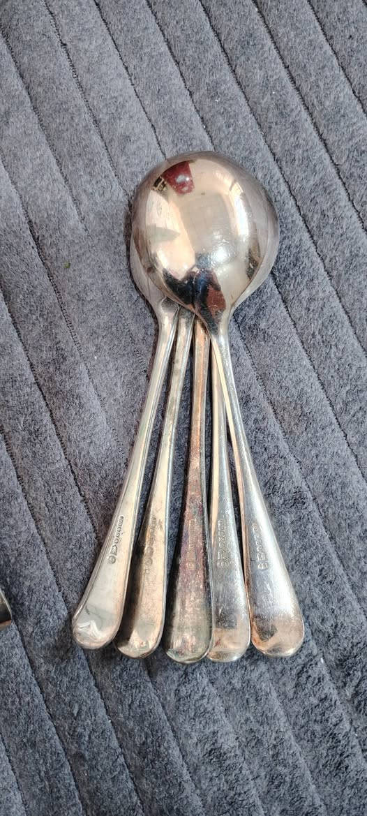 ملاعق طلائات 15 قطعة..
5 ملاعق شوربه عميقة كبيره
4 ملاعق اكل
6 ملاعق زلاطه..
جدا نظيفات وثقيلات.. السعر 30..توصيل كافة المحافظات


**إذا كنت صاحب هذا الإعلان وتريد حذفه لأي سبب، رجاءا أرسل رسالة إلى الدعم الفني**