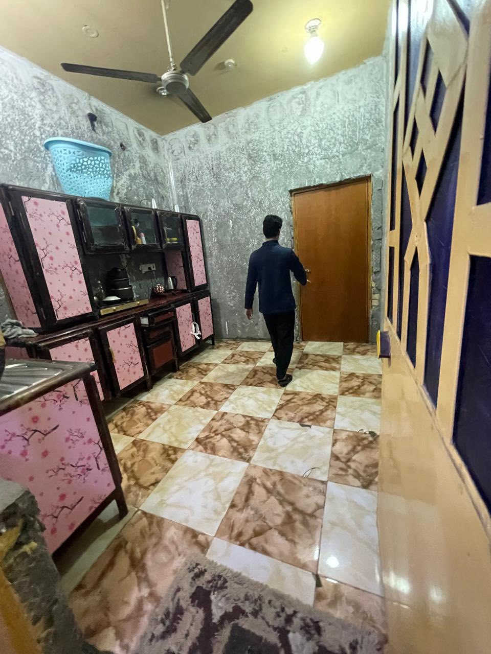 بيت للإيجار بالحيانيه الشعله جديد
غرفه وصاله واستقبال ومطبخ وصحيات
 الايجار 350 الف قفل 
للاستفسار : 🔥***********🔥
