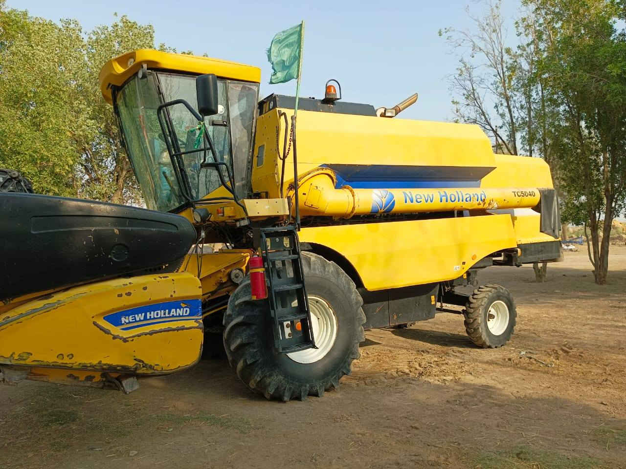 حاصده البيع اربعه بلم مديل 2012 مكفوله من الحيم عاده 3500 جديد ماملعوب بيه من محرك وكير مكفول ***********    ***********
