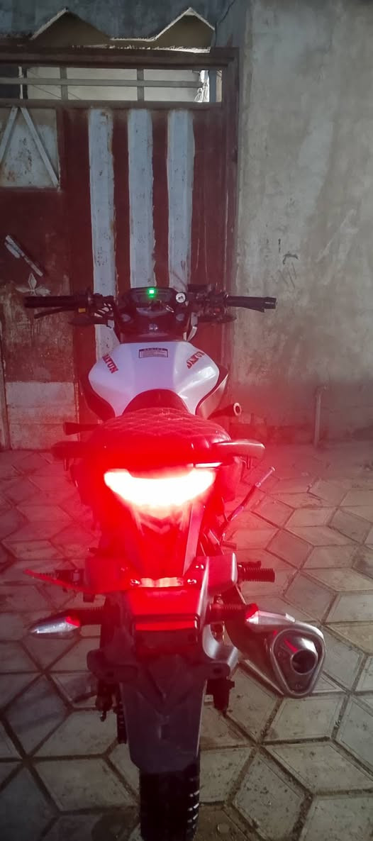 عمي سلام عليكم دراجه دايون خفاش 21 حله من صوره شغاله من دكمه لدكمه دشبول لايت شاير بك لايت هورن مناقصه شعره نكره سلف ***********
