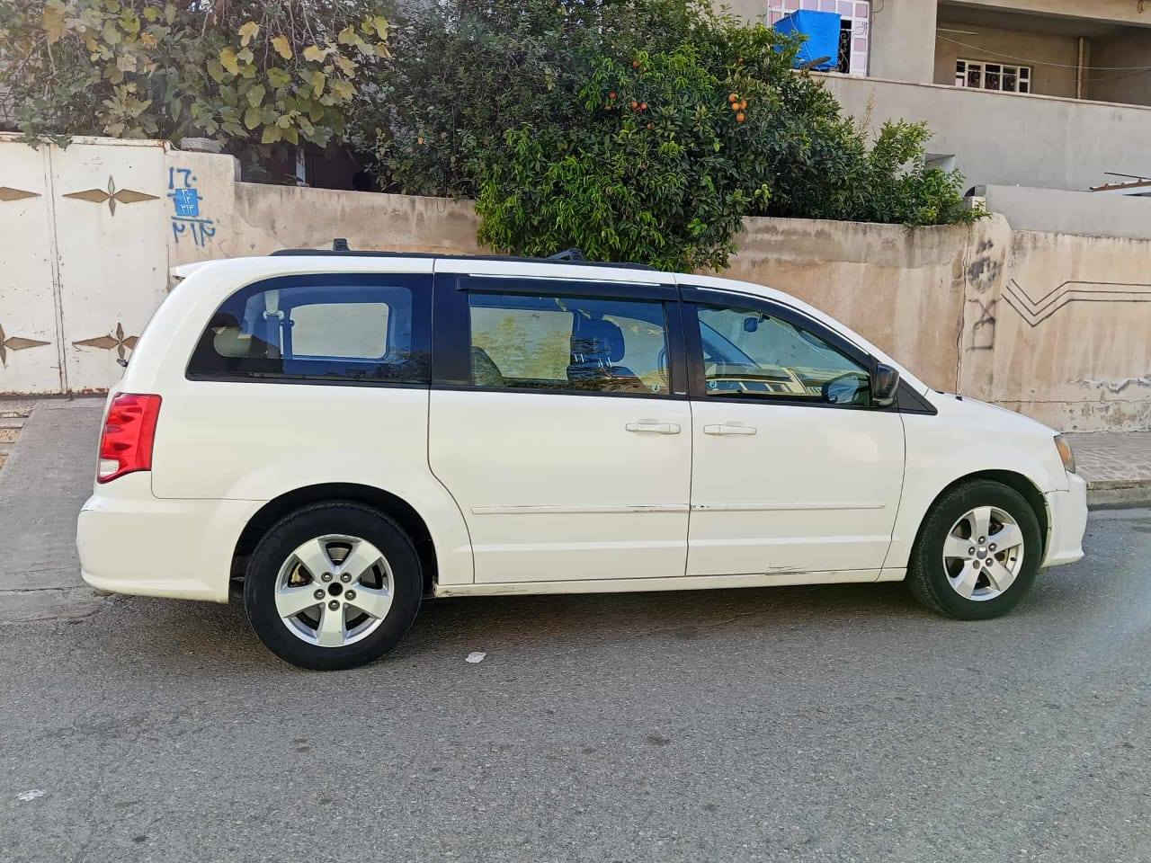 للبيع دوج كرفان ٢٠١٣ بيها جاملغ وبوند بيها شويه من الجاملغ الثاني توحيد مع البوند واقل من ربع لباب 
كير مكينه تبريد شرط 
مكان السيارة موصل 
السعر ١٢٩ 
***********
