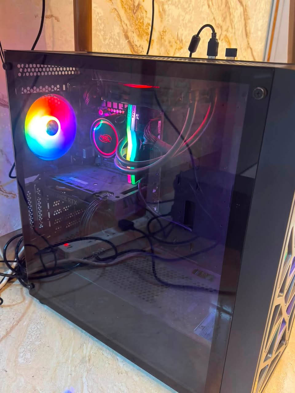 Intel Core i5-12400F
*كرت الشاشة: NVIDIA RTX 4060 8GB
* الرام: 16GB DDR4 3200MHz
* التخزين: SSD 1TB
* مزود الطاقة: 650W
* الشاشة: 25 بوصة، 180Hz
* الكيبورد: HyperX
* الماوس: Cloris 
* ⁠سماعات هايبر اكس كلاود 
* ⁠سماعات سبيكر صغار صوتهن حلو وصافي 
* ⁠يو بي اس 1500 اوفلاين استعمال اقل الشهرين 
كرسي مكتبي نظيف ومريح للكعدات الطويلة 
* ⁠* ⁠استعمالها شهرين والحاسبة نظيفة كلش تجي للبيت تفحص وتجيكها على حسب الاصول وتقتنع بيها واني بخدمتك عنواني بغداد البياع تقاطع درويش 
* ⁠متواجد خاص 
* ⁠للاستفسار هاتف :***********
*
