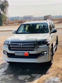 لاندكروز 2019 // ساز // رقم بغداد انكليزي //   حادثها صفحه وانصبغت احز...