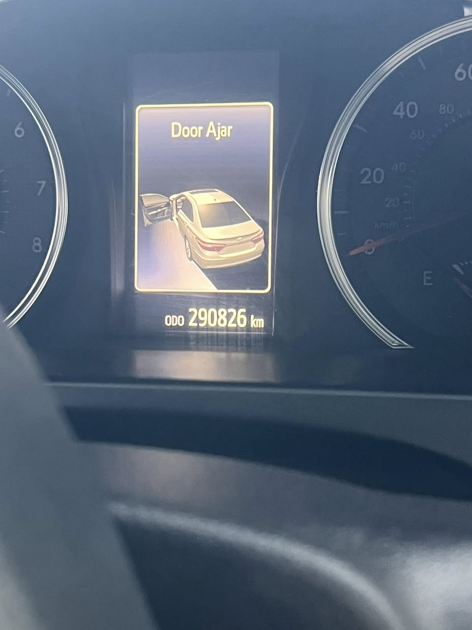 اسم السيارة و نوعها و موديل : كامري ٢٠١٥ se
سعر و مجال :150 
غرامة : 6 ورقة 
عدد سلندر + المحرك حجم المحرك :4 2.5 L
عدد الممشة : 290 الف ميل 
مكينة مفتوحة : لا 
الكير مفتوح :لا 
المكينه بيها نفخ :لا 
عدد قطعة الصبخ + امكنها :
تعديل بارد : باب السايق و جملوف فقط بدون صبغ
الايربكات : ساليمة 
الشاصي و الدواخل :بدون دواخل و شاوصي 
رقم الشاصي  :
تحويل او وكالة :موجود 
عنوان : دهوك 
تبديل : موجود
قسط : موجود
رقم الهاتف :***********
