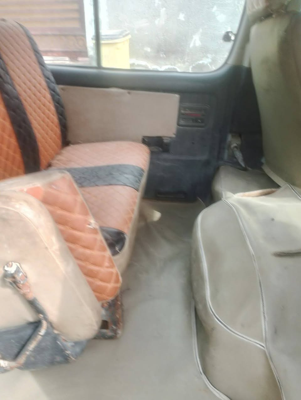 السلام عليكم جنبي اج وان موصليه بيها محرك ونجي كايم كير اكسل مكفول كهربائيات كامله  غرفتها حلوه السعر 25 المكان البياع الشرطة الخامسه للتصال ***********
