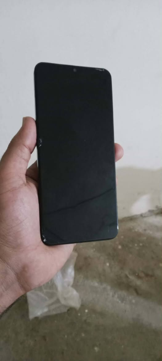 ريلمي c53
ذاكره 256
رام 24
جهاز نضيف مابي عيب فقط لمسه مفطور شحنه قوي مايصرف سعره 75ويرهم مراوس ***********
