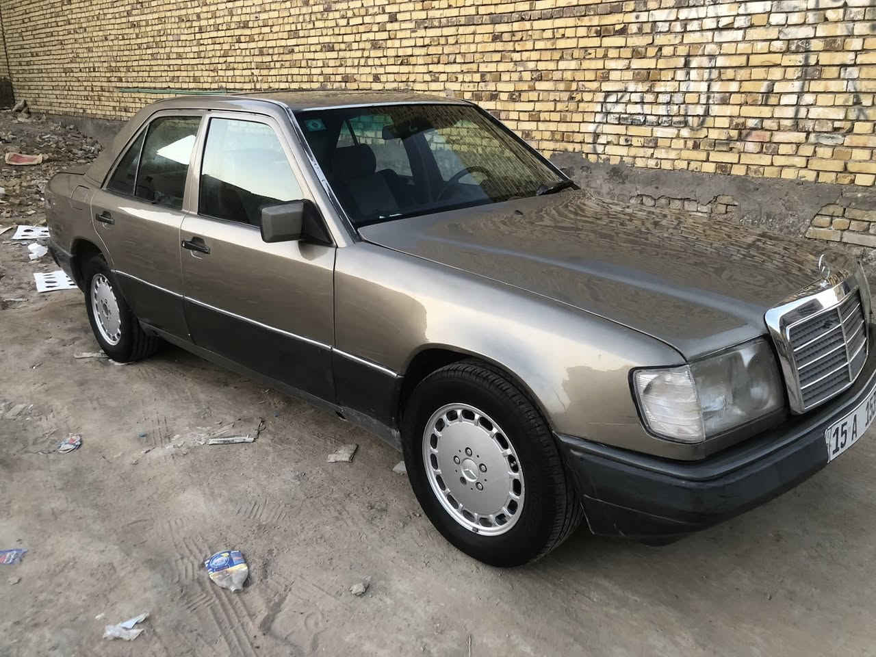 مارسيدس دب مديل 1989
السعر 45 بيها مجال بسيط
سياره كير محرك ففتي مجول 
كهربائيات جاهزه بدي نضيف قواعد نضاف لاخياس لاتعمير دواخل نضيفه رقم انبار نكليزي راعيها الشرعي بل ناصرية هزة جديده مداور بل ناصريه 
مكان السيارة ناصريه مركز 
لاستفسار ***********
