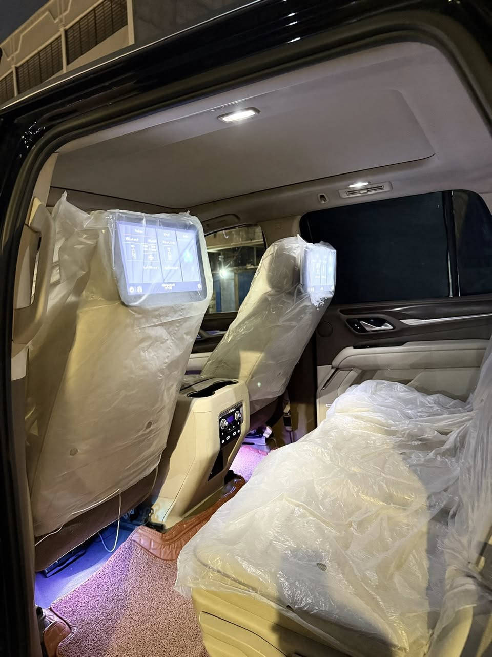 سلام عليكم 
يوكن دينالي موديل 2021
وكالة منصور 
رقم اربيل بسمي تحويل ثاني يوم
موصفات سيارة 3شاشات 
كشنات كهرباء تدفئة وتيريد 
كير لمس تحكمات ستيرن امامي خلفي 
3قطع تبريد 
7مقاعد داخل جلد ابيض وجوزي  بجم لايت زنون بلادي وبكلايت لد  حجم ويل 22 صدر جوبلسات وباقي موصفات دينالي معروفة سيارة حلوة ونضيفة وكفالة ماعدا تلحيضات تجي وتشوفه بعينك وسيارة احلى من صور  عنوان سيارة بغداد حي اور للستفسار ‭

‭0773 050 5192‬
