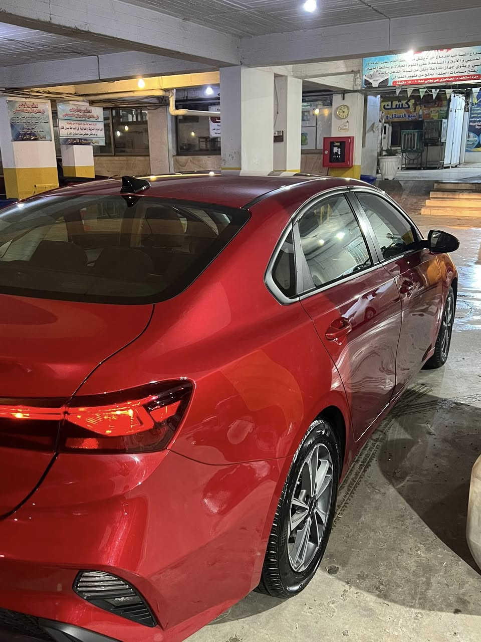 سلام عليكم كيا فورتي 2024 لون احمر طبعا سياره مواصفات المعروفه  بيها باب سكن مبدل باب نفس اللون بلادي وجاملخ الي على يمين بي تعديل  pdr حادثها موضح بل صوره بجم كبس من وره هم كبس سياره مكفوله من محرك وكير اخت الزيرو ماشيه 20 الف مواصفاتها شاشه جبيره 
وتحكمات ستيرن رادار امامي انظمه قياده ويل كاب هزه وفحص كامله وتترقم شمالي السعره 159$ بيها مجال بسيط
للاستفسار ***********
