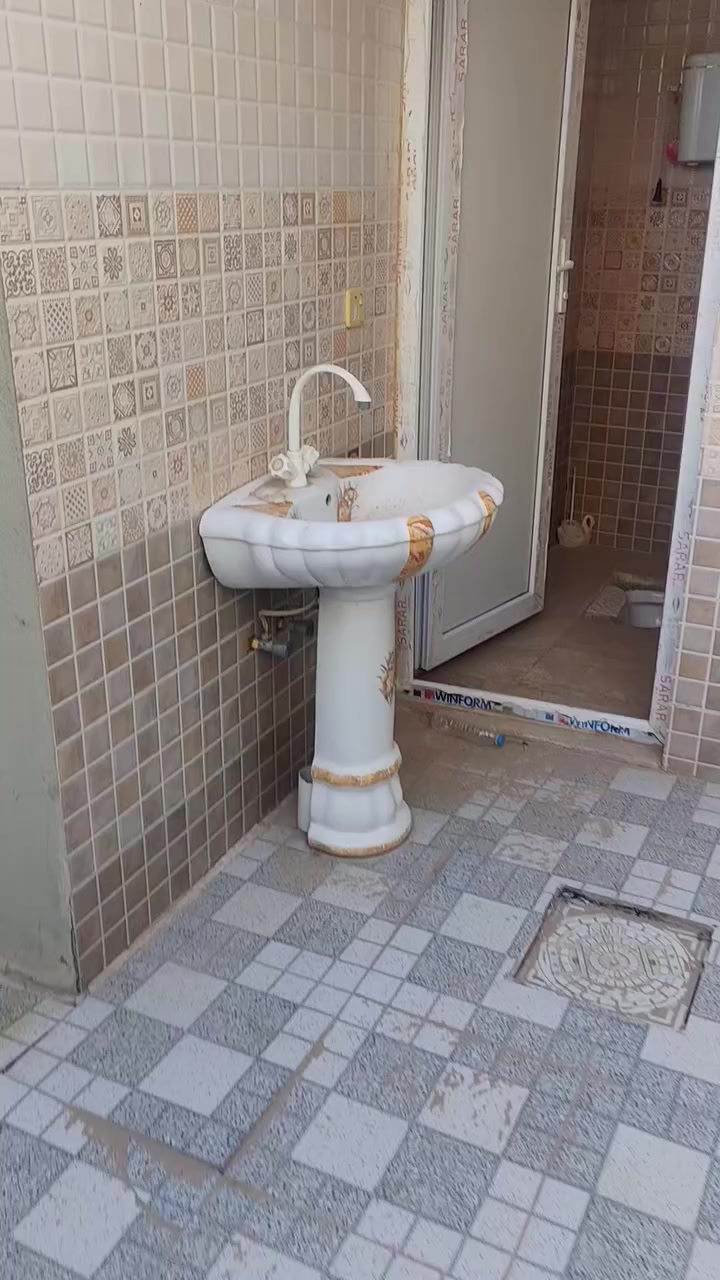 مشتمل للايجار غرفتين صالتين حمامين الفلوجه الشهداء قرب جامع السلام سيراميك بدل الايجار ٣٥٠ للتواصل *********** بي واتساب
