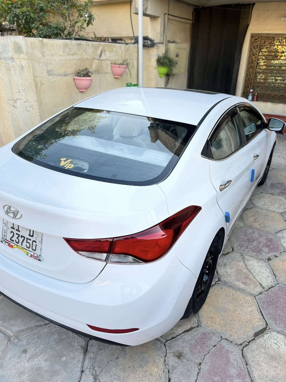 الانترا 2016 خليجي 
فول عدة البصمة 
السيارة كير مكينة كفالة 
السيارة مكفولة من الضربة ول حادث بيها مكانين بارد كد شبر وبيها صبغ حافة البنيد وجوة القبق مال بانزين شىوية ولباقي كفالة من كلشي 
السيارة قبل شهر بدلت الها حدادية امامي خلفي كلة ودسكات بدلتة وسويت بيها ادامة نوزلات وبلكات وفيت بم وسويت الها بولش عام ونانو سيراميك يعني ما بيها اي نقص كتلوكاتها وكاعياتها ولويل مالتها البلادي هم موجود السيارة ماشية 116 كيلوي

مكانها بغداد الزعفرانية 
***********
