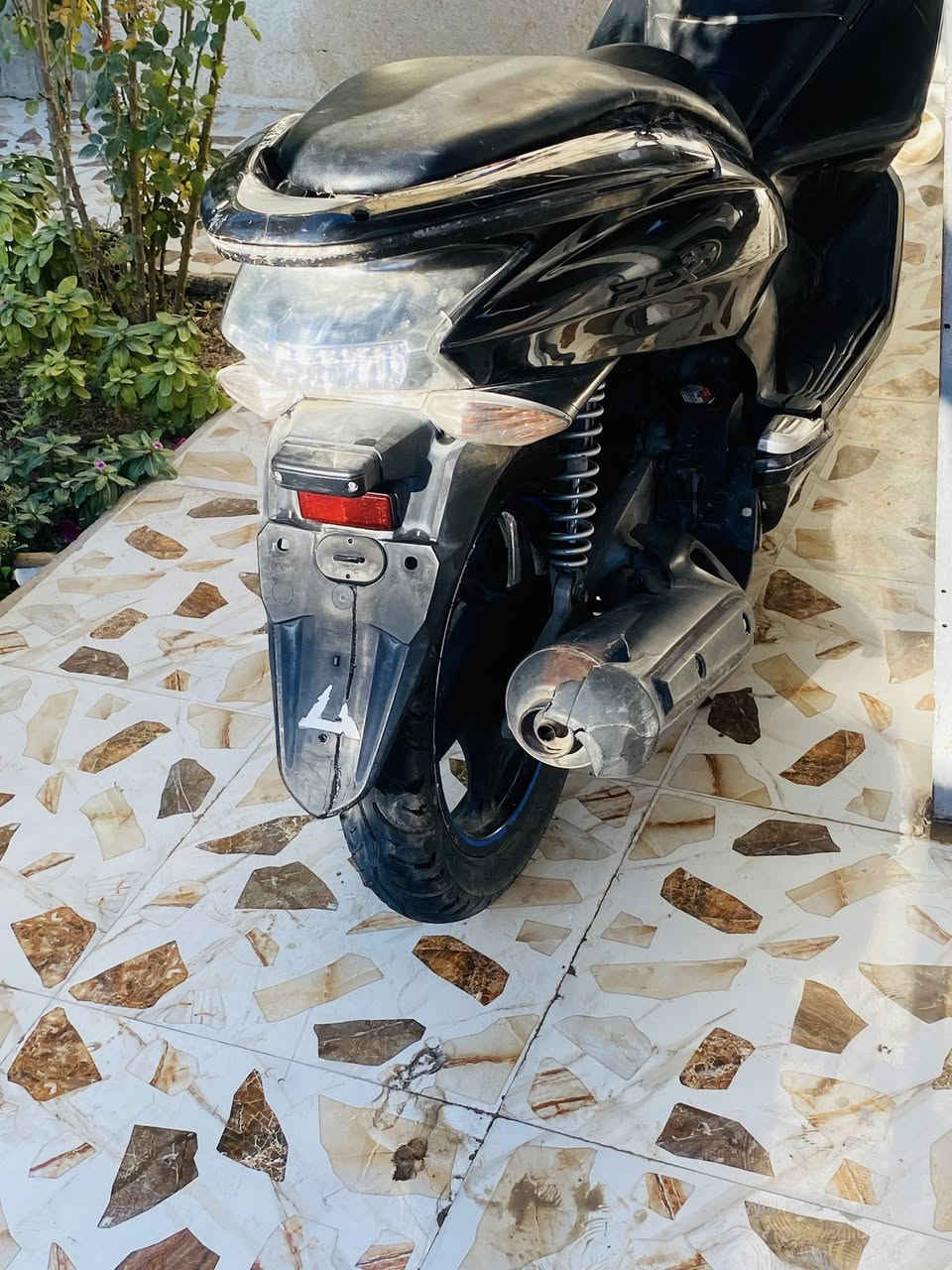 سلام عليكم 
عندي pcx للبيع دراجه نضيفه وحلوه محرك ناعم كهربائيات شغاله كفرات نضافه ٨٥٪؜ ستان حساس لايت زنون تايرات جدد بعدهن بشعر بك لايت كرستال بلاد ماشيه ٦٠ علايم مطليه بلاك قابل للازاله لايت بك لايت هورن اشاير كله شغال دراجه عوزها ترتيب ما يكلف ٢٥ راسلني خاص وكلك شنو نقصها 
مكاني كوت حي الجهاد متواجد خاص او اتصال *********** سعرها خاص شرط ماكو pcx بسعرها مستعجل علا بيعتها محتاج فلوس
