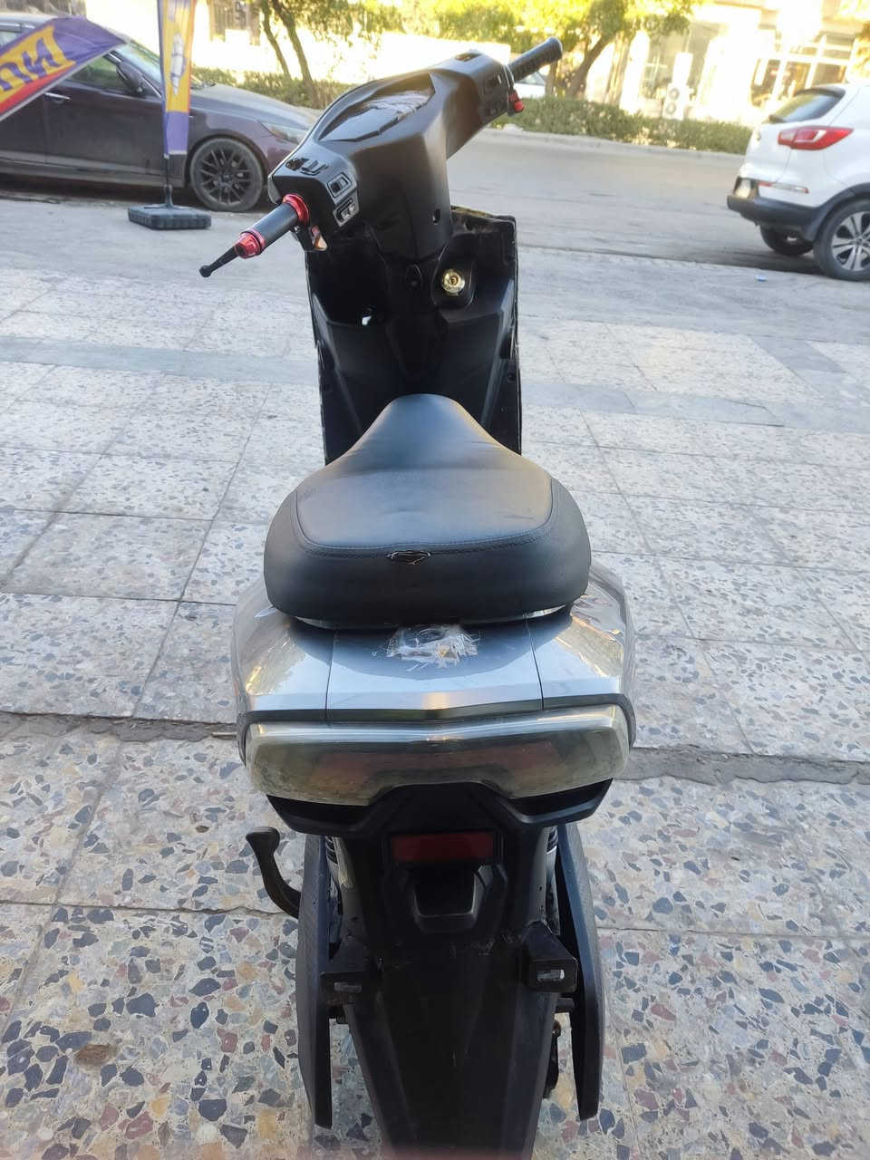 دراجه شحن نوع حيدر النيار
بطاريات جدد صارلهن 3 اشهر من بدلتهن

نضام بصمه وسويج

كفراتهه تعبانه
لايت شغال
بك لايت شغال
اشاره متشتغل
بريك خلفي عطلان

الدراجه خير من الله تودي وتجيب ومشيهه حلو سرعتهه 80

العسر 400 وبيهه مجال
مكاني بغداد الشعب رقم الهاتف ***********
