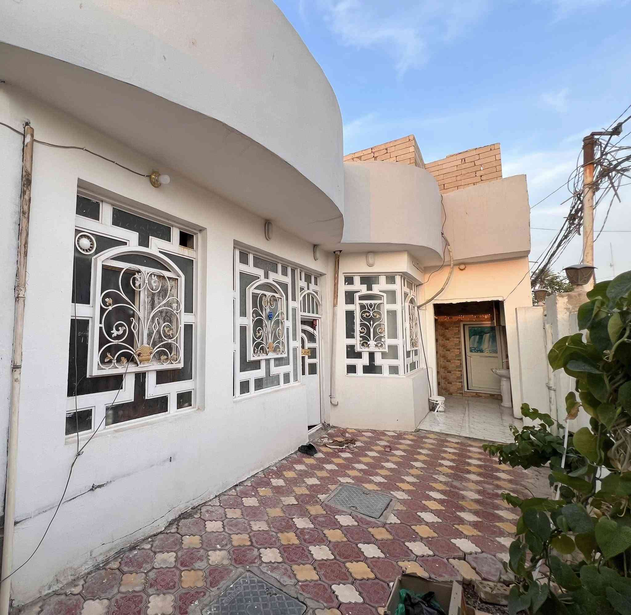 📍 العنوان: [الكوفه علوة الفحل قرب اسواق الحشد ]
📐 المساحة: [٢٠٠] م٢

    يتكون البيت من ثلاث غرف نوم طابقين 
  صاله واستقبال مطبخ حار وبارد حمامات ثنين 

📄 نوع السند: [طابوزراعي  / زراعي قرار٢٥]

📞 لاستفسار *********** يتوفر وات ساب
