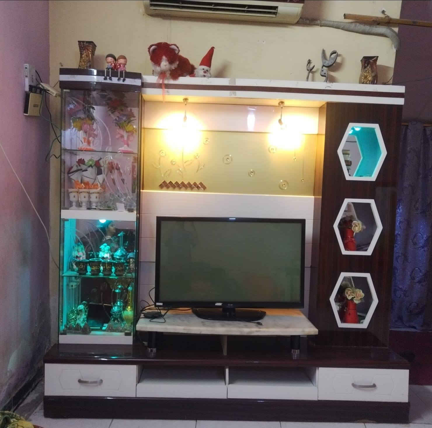 معرض للبيع سعره 200الف
رقم الهاتف 
 ***********
