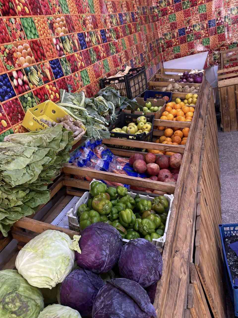 سلام عليكم 
رفوف مخضر + ميز مكتب او كاشير .
الطول ٧ مترات + ٤ مترات 
الارتفاع مثل ماموضح بالصور .
السعر المكتب مع الرفوف ٦٠٠ وبيهن مجال 
التواصل ع نفس الاسم والصفحة


**إذا كنت صاحب هذا الإعلان وتريد حذفه لأي سبب، رجاءا أرسل رسالة إلى الدعم الفني**