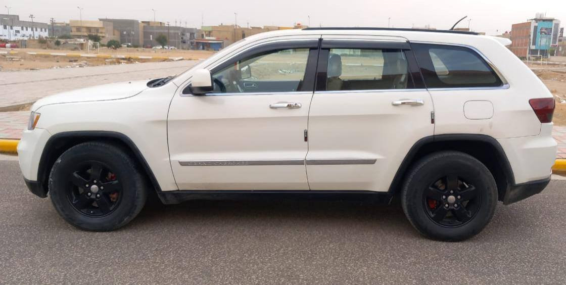 السلام عليكم 
جيب ٢٠١١ لاريدو
خليجي كفاله عدا قطعه 
وحده بيها صبغ 
باقي كله مكفول 
نص فول 
سياره خير من الله مابيها 
اي نقص 
رقم شمالي مداور مباشر 
سعر ١٦٢ وبيها مجال لشراي 
*********** واتساب واتصال
