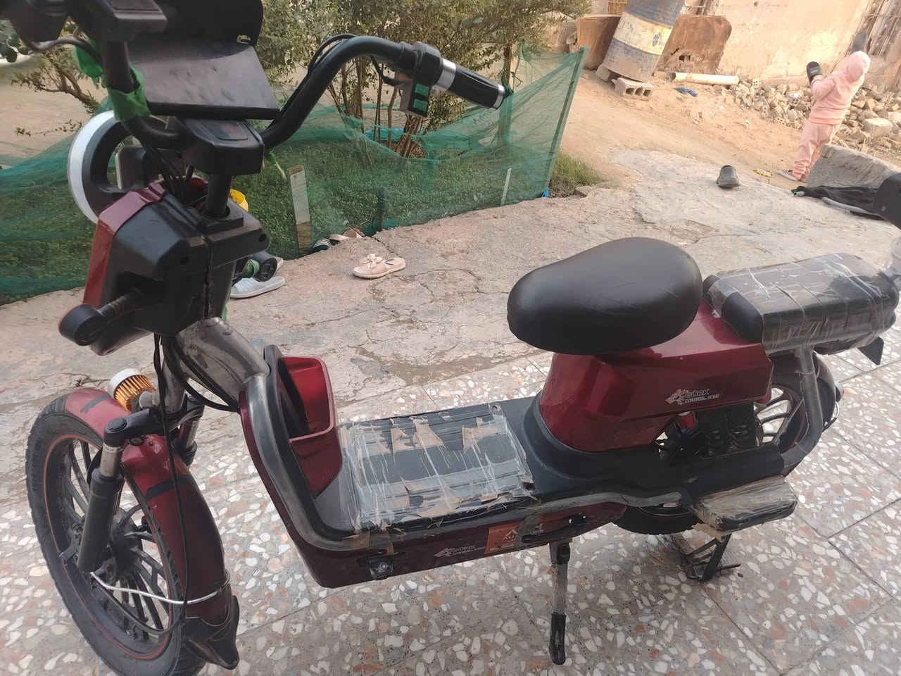 السلام عليكم
بايسكل شحن للبيع كامل اي نقص مابي 5 بطاريات يمشي 99 السعر مناسب  للأستفسار الاتصال على الرقم ***********
