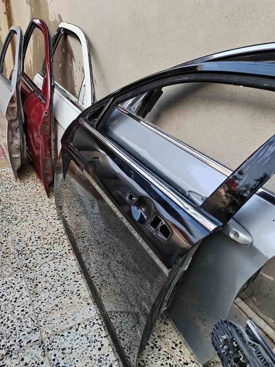 السلام عليكم تحيه للادمن حبايب گلبي وصلتنه أبواب سي ٢٠٠ كفاله من كلشي اليدور مكفول عدنه وبعد عدنه اللوان جايه مكاني ديوانيه ***********
