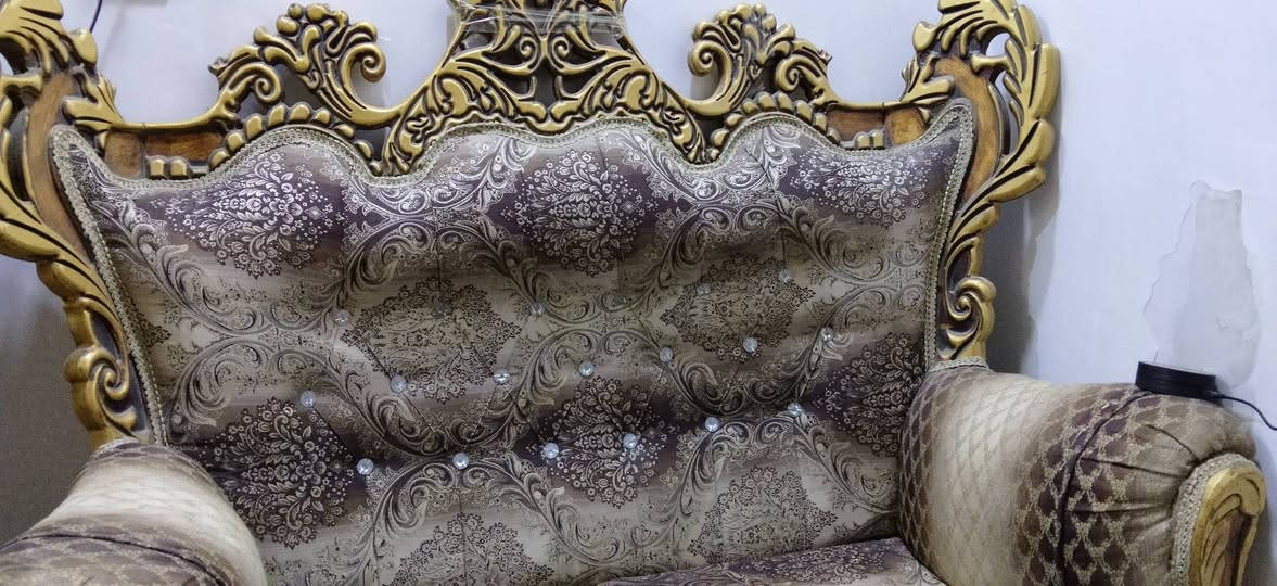 تخم سبع مقاعد نضيف قياس وسط ومرتب ب220الف مكاني بغداد ***********
