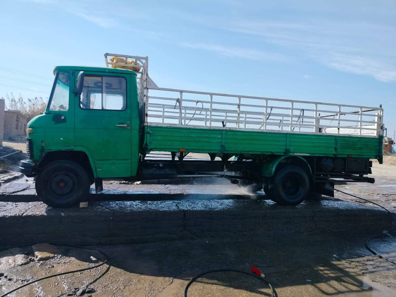 السلام عليكم للبيع مارسدس اخرس  مكينه جديده اكسل حداديه جديد سياره تعمير كله جديد تخم تاير مكانه الشطره (***********
