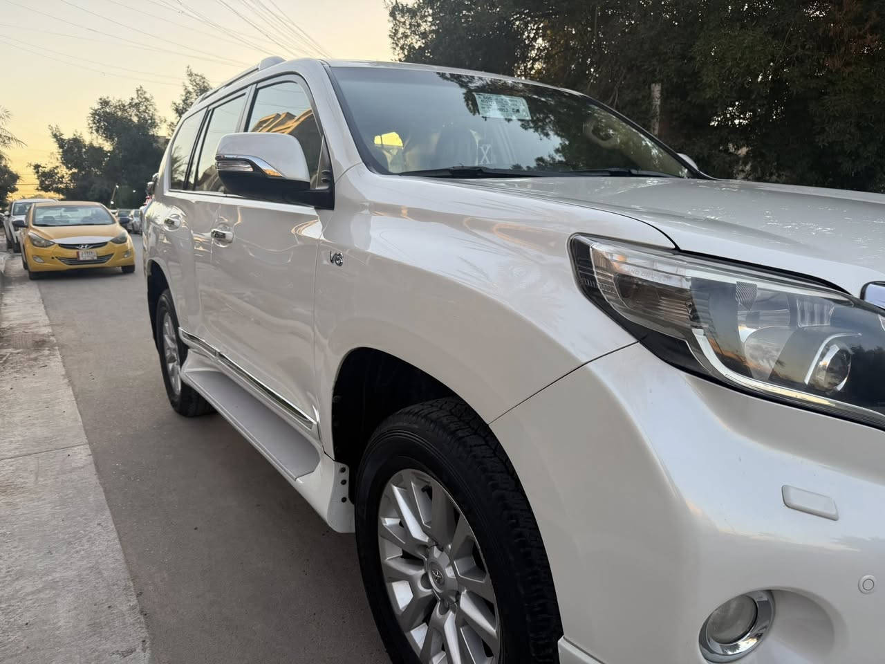 تويوتا برادو 20017  سته سلندر ماشيه 92 حقيقي وين ما يعجبك افحص  فول 1على 1 مواصفات كفاله عامه من الصبغ والبارد والفتح وكلشي والسياره على أدينه من الوكاله لليوم مواصفات كامره شاشات 3 حسسات مري شفط فتحه كشنات كهرباء ( دبل تانكي ) كويتي بصمه 7 راكب تبريد3 قطع ، ثلاجه 
رقم اربيل الدولي بسمي تحويل مباشر هزه جديده وأرقام جديده والسياره عل وضع الوكاله السعر 365 $ وبيه مجال مكاني بغداد شارع فلسطين ***********
