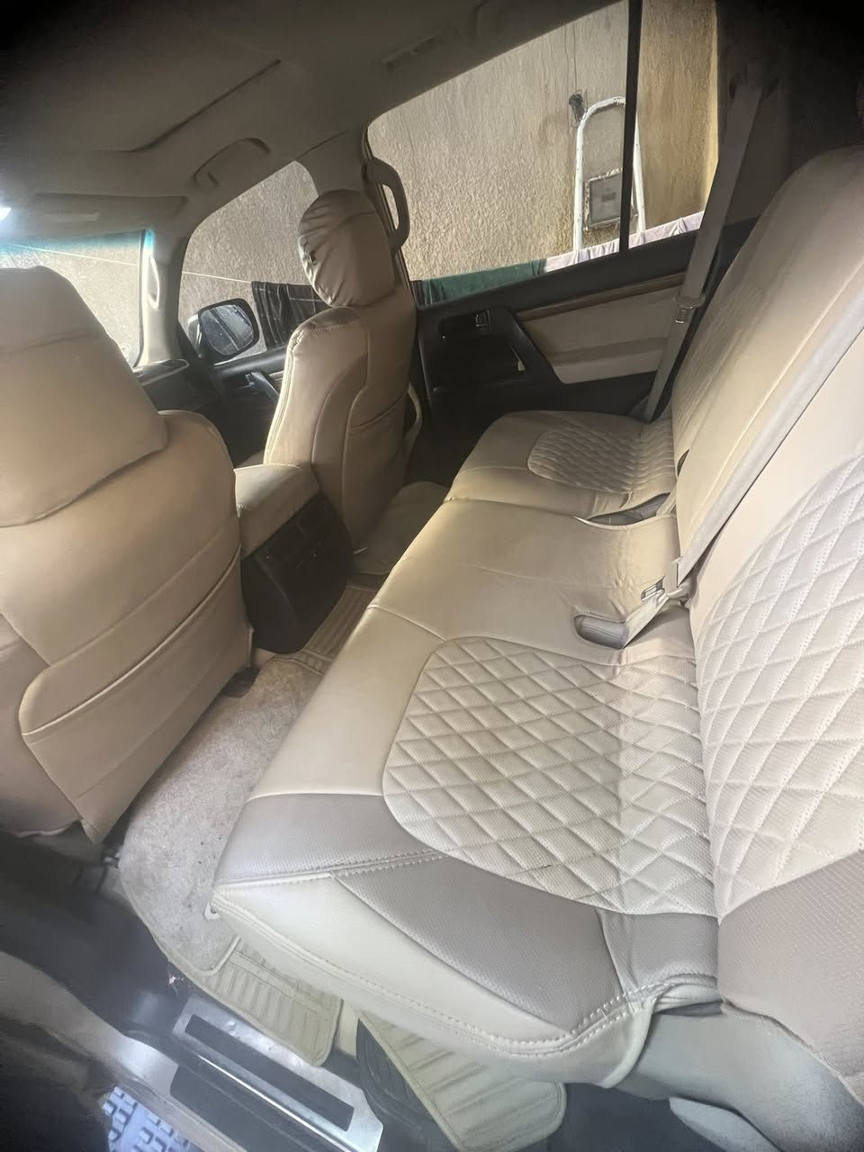 كل الشكر والتقدير للادمن لاندكروز ٢٠٠٩ محدث ١٣ رقم بصره إنكليزي سنويه لل٢٨ مصبوغه فرن تغيير لون من اسود لذهبي حادث جاملغ تبريد حداديه كير محرك ماناقصها برغي ٦ سلندر ستينيه السعر ٢٨٥ وبيها مجال بسيط للاستفسار ابو احمد ***********
