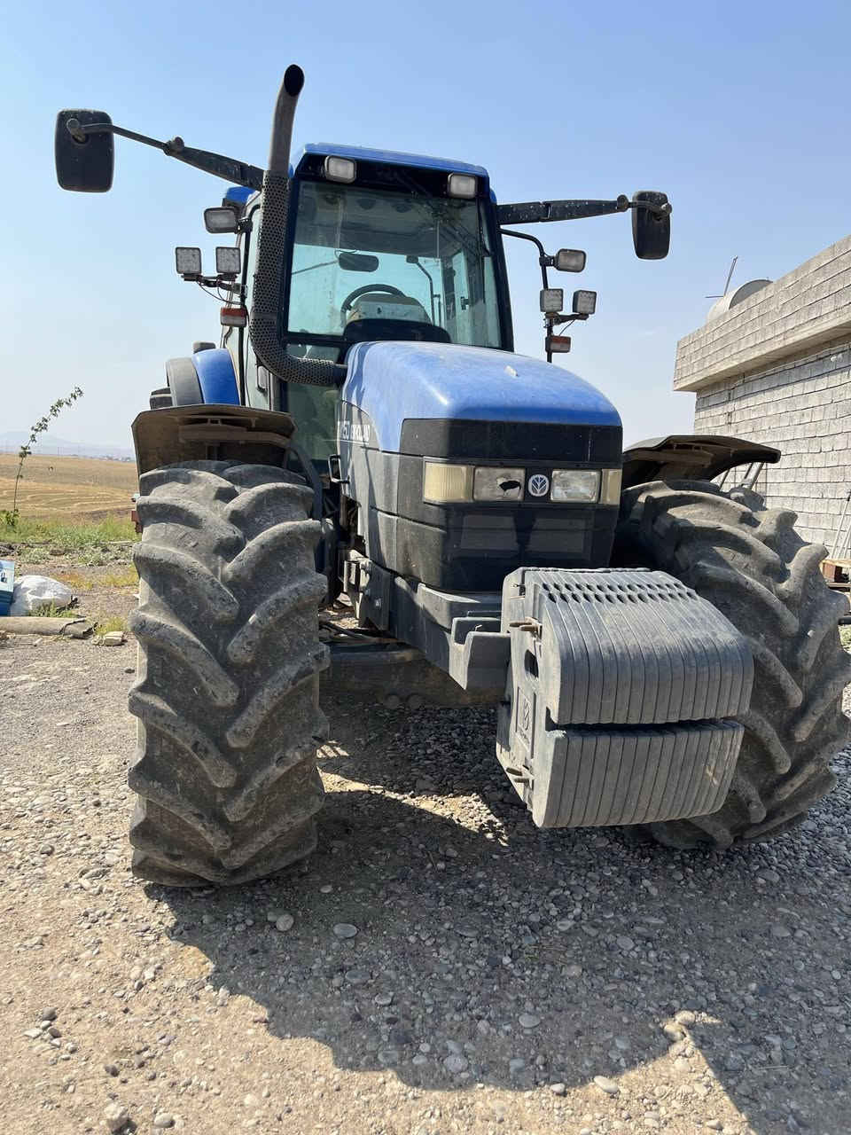 ئه و تراكتؤره بؤ فرؤشتنه 
حجم/150
مؤديل/2001
هيج شونيكى نه كراوه ته وه هه مووى به شه رته بؤسعرى 
***********
