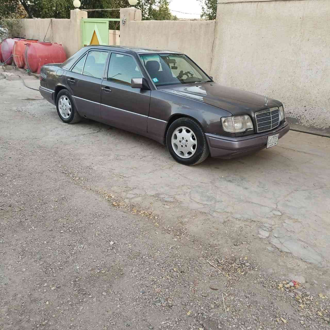 سلام عليكم بيبي دب موديل 1993 بغداد سنويه 28 سيارة، وضع الشركه كهربائيات ماكينه جير كله على وضع الشركه مكفوله من ضربه كير مكينه 320 خراطيم مكفولات وعلى الشرط المكان محافظة ديوانيه سعر 68 لون سيارة بنفسجي *********** موصفات سيارة 4 جام كهرباء فتحه شغاله مري جانبيه كهرباء فول اوتو تبريد شغال اربع درجات، تدفئه شغاله 
لايت 3 طكات شمسي + زنون
