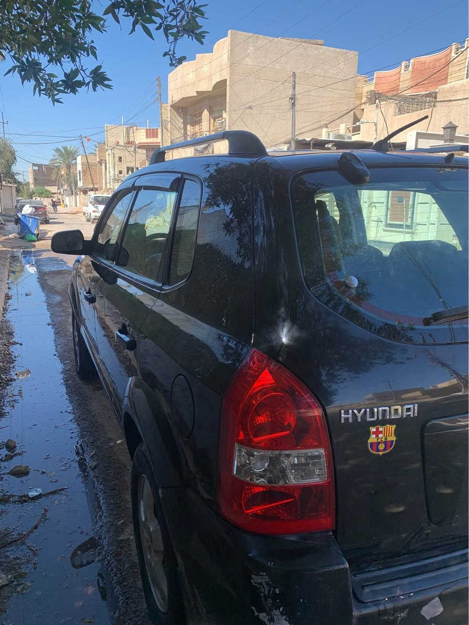 🚗 توسان 2008 للبيع - مال جنّاي ونظيفة 
السيارة وارد كندي، جاهزة من كلشي وما محتاجة أي مصروف، 
التفاصيل:
• الموديل: 2008.
• المحرك: 2000 (اقتصادي ونشط).
• اللون: أسود ملكي.
• الكير والمكينة: بشرط الفحص، كير ومكينة خير من الله.
• التبريد: ثلج وشغال 100%.
الإضافات والنظافة:
• الصدر والتايرات: تخم تاير جديد (نضيف).
• الداخلية: شاشة أندرويد حديثة.مع كامرا
• الحالة: السيارة جاهزة للاستخدام، لا نقص ولا صوت.
📍 مكان السيارة: بغداد (متواجد في حي المواصلات / أو يم مدينة الطب).
💰 السعر: [83ورقة] (بيها مجال بسيط للشراي المباشر).
📞 للاتصال: [***********] بغداد, العراق
