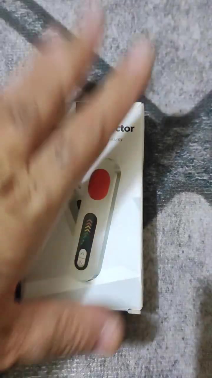 السلام عليكم 
يُظهر هذا الجهاز كاشف ذكي (T01 Intelligent Detector) مصمم لحماية الخصوصية والأمان.
يستخدم الجهاز للكشف عن الكاميرات الخفية، وأجهزة التنصت، وأجهزة تتبع نظام تحديد المواقع العالمي (GPS).
يعمل عبر عدة أوضاع منها المسح بالأشعة تحت الحمراء، والإنذار بالاهتزاز، والكشف الصوتي.
يتميز بحساسية قابلة للتعديل لمسح إشارات الترددات اللاسلكية في بيئات مختلفة.السعر 10


**إذا كنت صاحب هذا الإعلان وتريد حذفه لأي سبب، رجاءا أرسل رسالة إلى الدعم الفني**