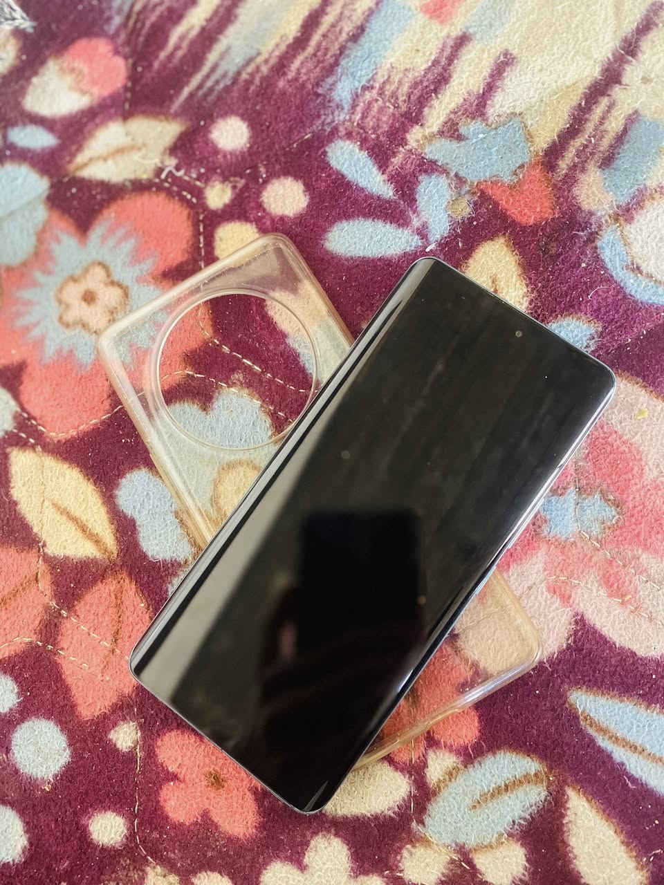 سلام عليكم جهاز HONOR X9c للبيع نضافه١٠٠/١٠٠ ذاكره٢٥٦ بطاريه٦٦٠٠  وكاله صارله شهر من اخذته كارتونه وغراضه كاملات رقمي ***********
