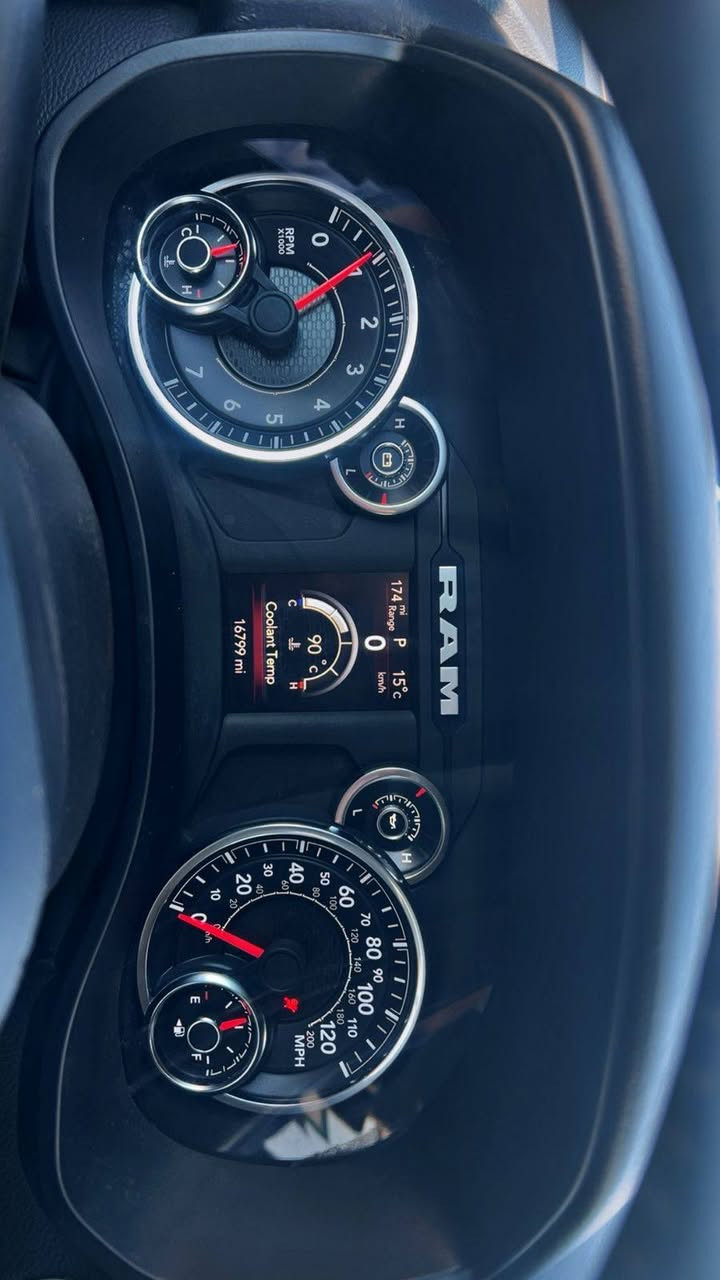 دوج رام بك هورن ٢٠٢٣ 
مكينه V6 / 3600  اقتصاديه فول 
صور الحادث يمك بلمنشور الباقي كفاله
ماشيه ١٦ الف سيارة جديد جديد
مراوس بيع كله يشتغل 
السعر ٢٧٥ وبيها مجال 
عنوان بصرة مشراك 
***********
