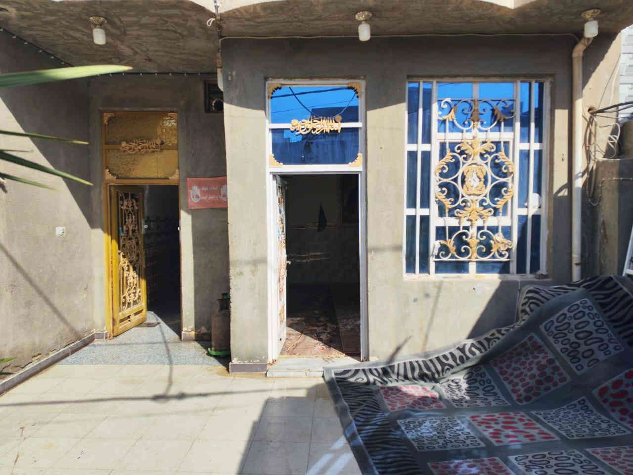 دار زراعي للبيع 
منطقه حي الشهداء الاول 
مساحه 100م واقع حال 140م 
شارع 15م 
يتكون البناء من طابقين 
الارضي غرفه + استقبال +مطبخ + صحيات 
بناء مسلح 
الثاني غرفتين مع صاله بناء عكاده
السعر 62 مع المجال 
للاستفسار اكثر مراسله الصفحه 
او اتصال ابو احمد 
***********
***********
