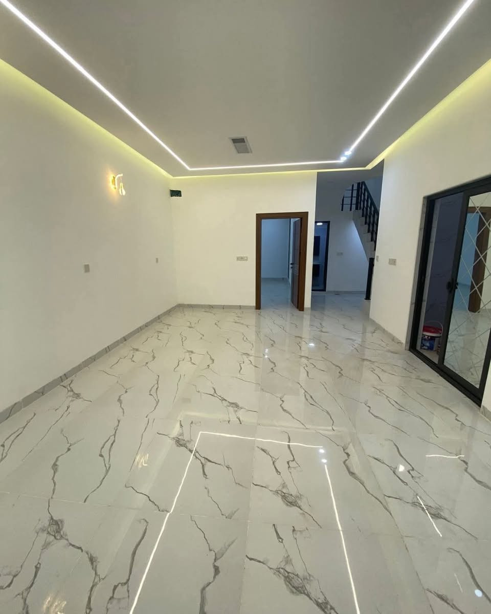 🏠اعلان اعلان
داران للبيع
موقع مميز
~~~~~~~~~~~
📄طابو ملك صرف
🧱بناء درجه اولى
~~~~~~~~~~~
سقف مغربي ✔️
واجهة فلين✔️
نظام تبريد مركزي✔️

~~~~~~~~~~~~
راحه بال✔️
استقرار✔️
هدوء✔️
~~~~~~~~~~~~
📐المساحه:-120 م
📐الواجهة :-6م
~~~~~~~~~~~
📍الموقع :حي البعث
قرب اعداديه التجارة
~~~~~~~~~~~
💸السعر :-علق ب(تم) يوصلك السعر مناسب 
~~~~~~~~~~~
الطابق الاول  يحتوي:-
كراج + استقبال +مطبخ بارد
مطبخ حار+غرفه نوم+هول +صحيات
~~~~~~~~~~~
الطابق الثاني يحتوي على:-
هول +صحيات +غرفتين نوم
~~~~~~~~~~~
للاستفسار اكثر الاتصال على
***********📱
~~~~~~~~~~~
نستقبل جميع العروض 
🏠السكنيه  🏛️التجاريه
