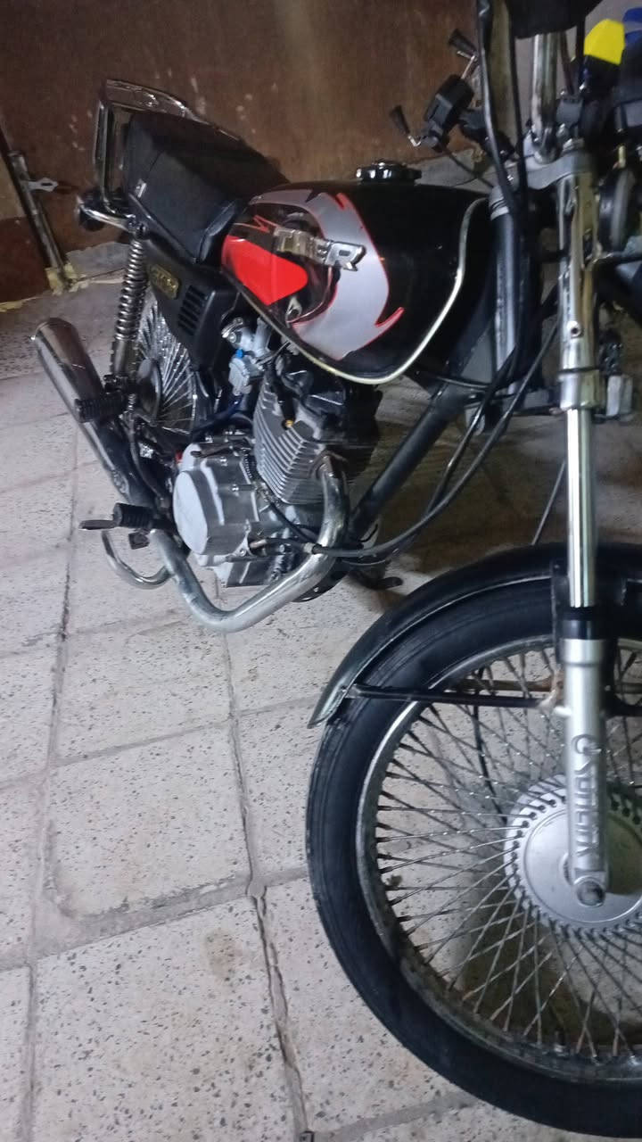 دراجه للبيع اربعه كير مكاني غزاليه دراجه شوفت عينك هندر بكل وقت سعرها ٤٠٠ وبيها مجال بصيط ***********
