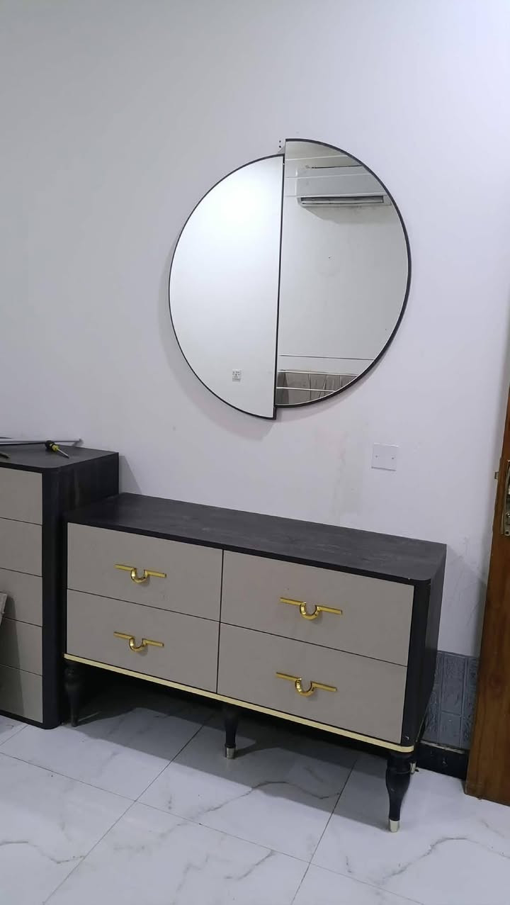 8 قطع ماركه سرير مخزن نضافه 85 💯 سعر 800 عنوان بغداد حجز واتساب فقط  ***********
